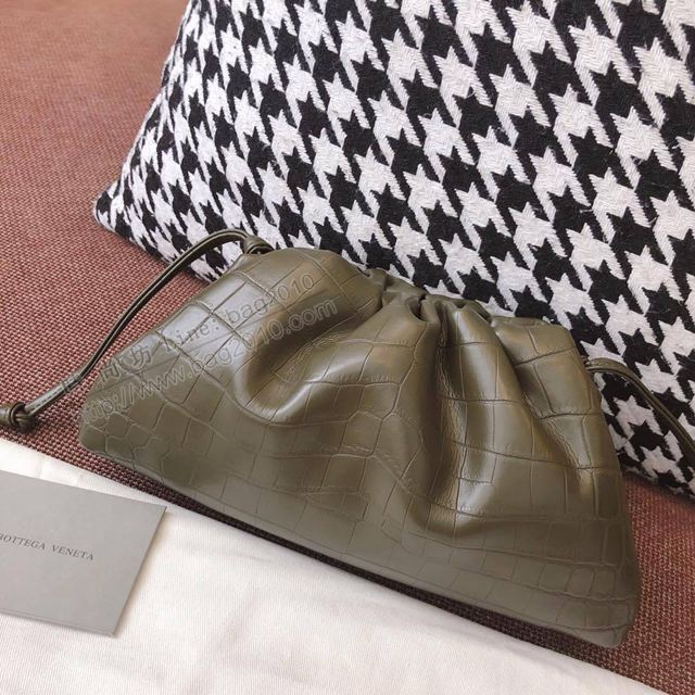 Bottega Veneta女包 寶緹嘉steny包 19新款BV鱷魚紋小號雲朵包 軍綠色  gxz1089